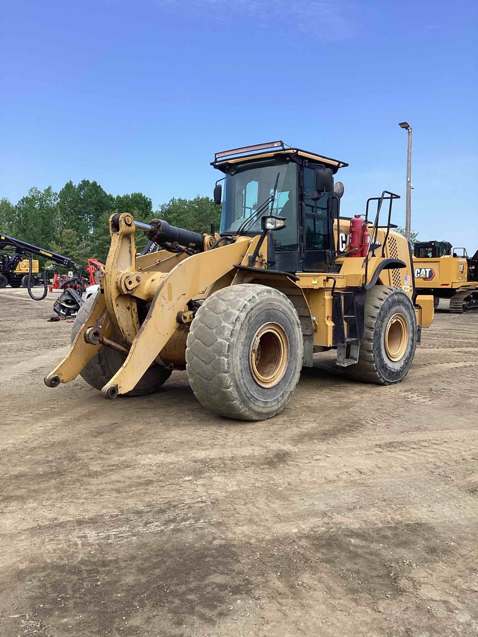 2011 CAT 966K
