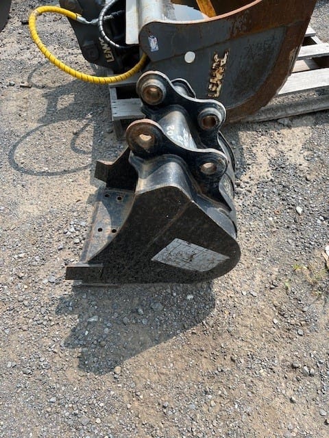 2018 CAT 302.5 18" GENERAL PURPOSE BUCKET