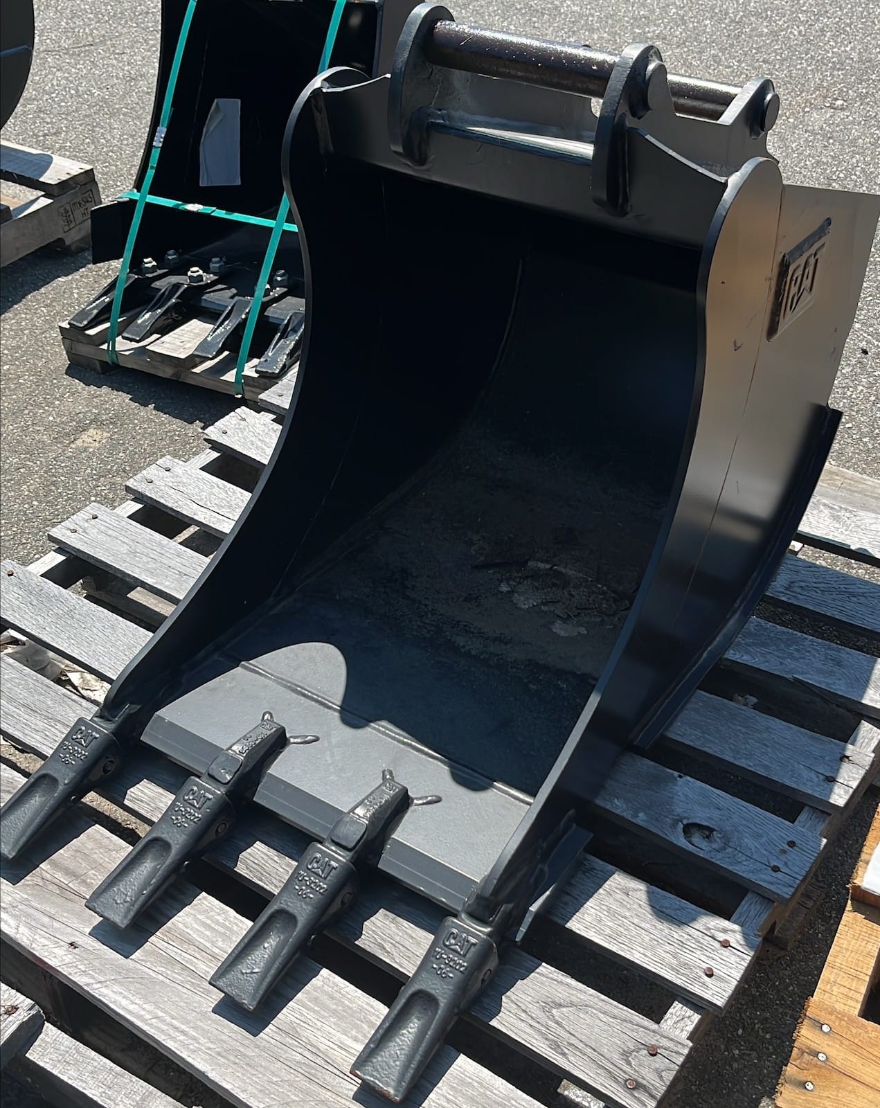 2023 CAT 302.7-304 20INCH HEAVY DUTY BUCKET,S40