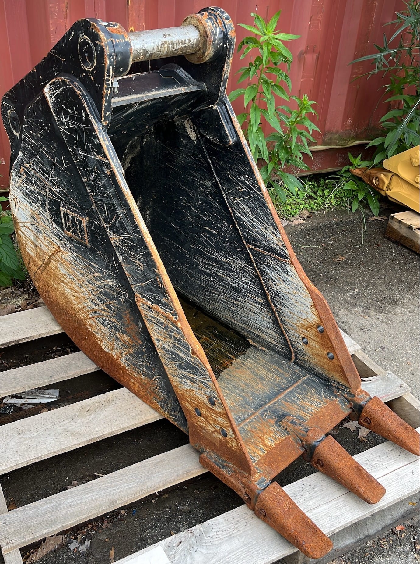 2023 CAT 310 18INCH HEAVY DUTY BUCKET