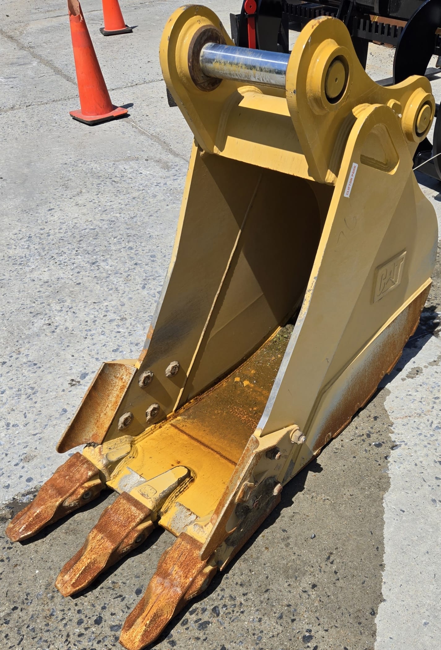 2023 CAT 317 24" SD BUCKET