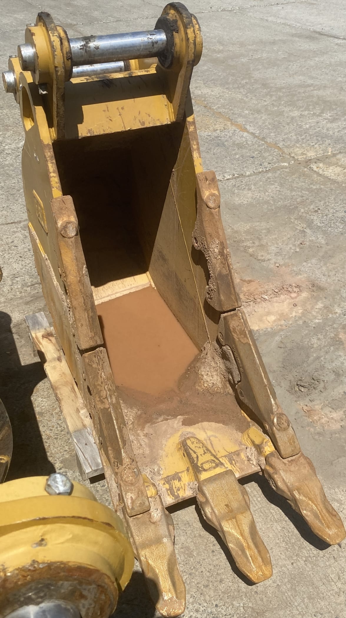 2023 CAT 320-325 24INCH SEVERE DUTY BUCKET