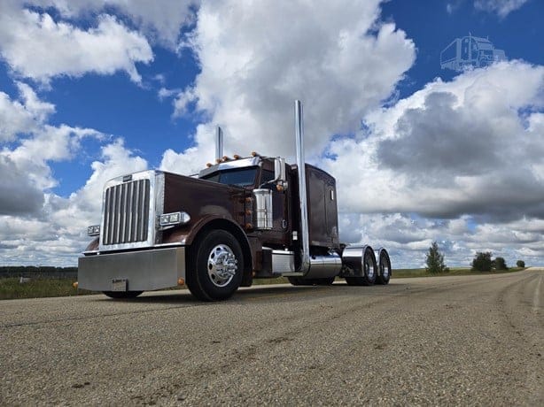 2020 PETERBILT 389