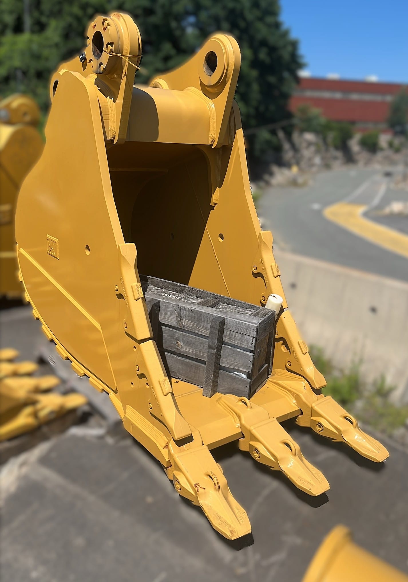 2024 CAT 390 45" SD BUCKET PO HB2