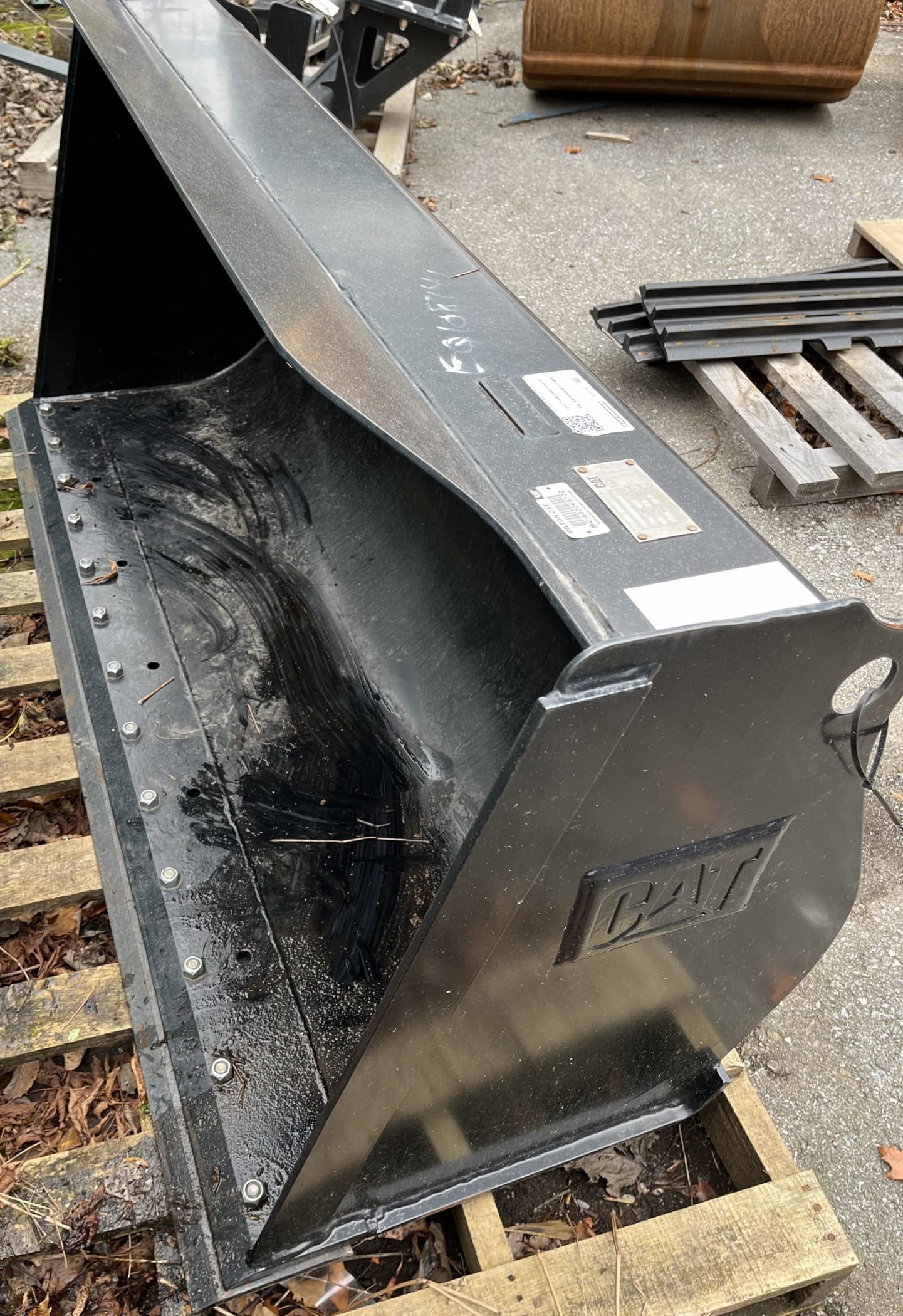 2018 CAT 903-904 .8 CUBIC YARD CAPACITY