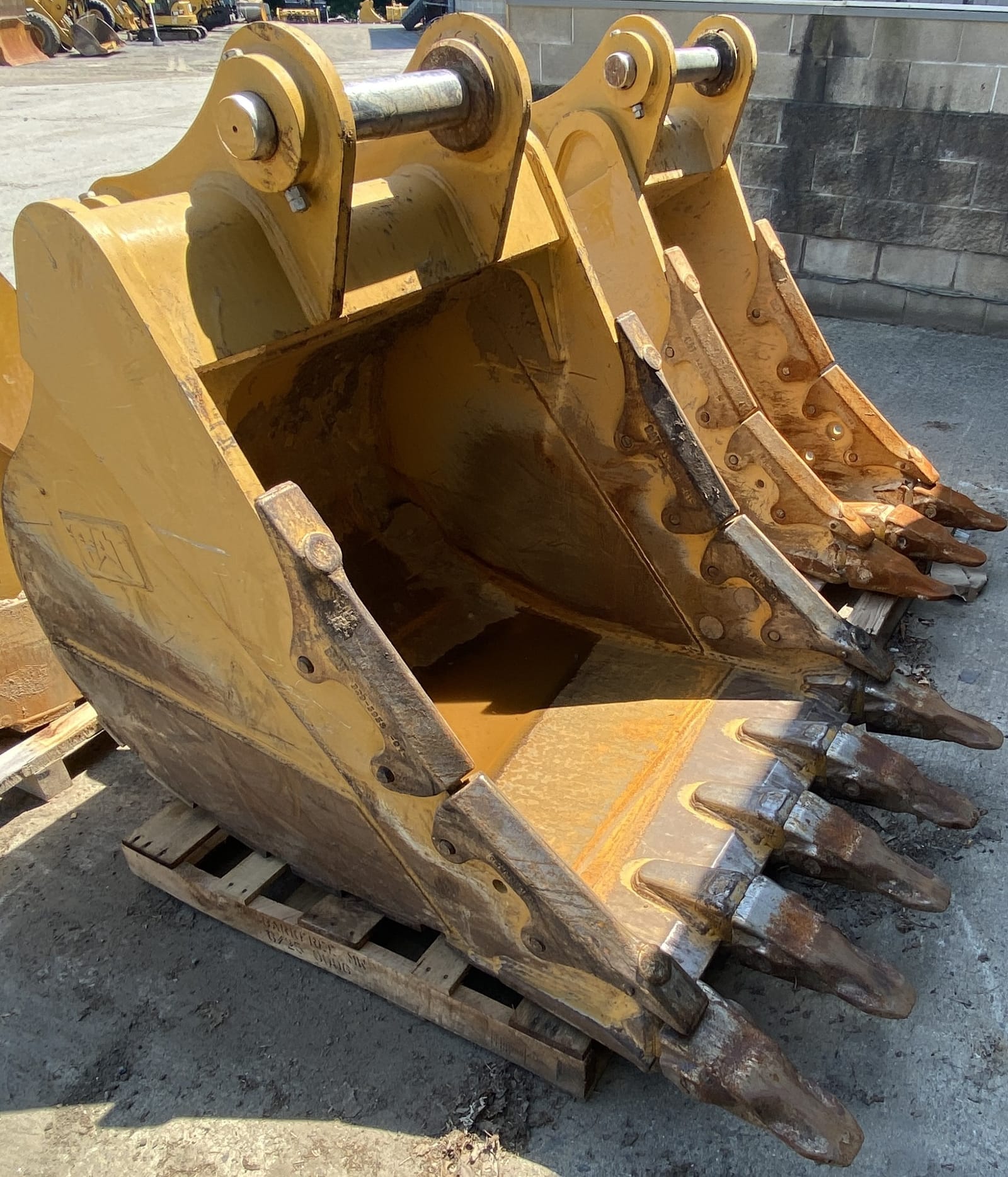 2023 CAT CATERPILLAR 320-325 42INCH SEVERE DUTY BUCKET