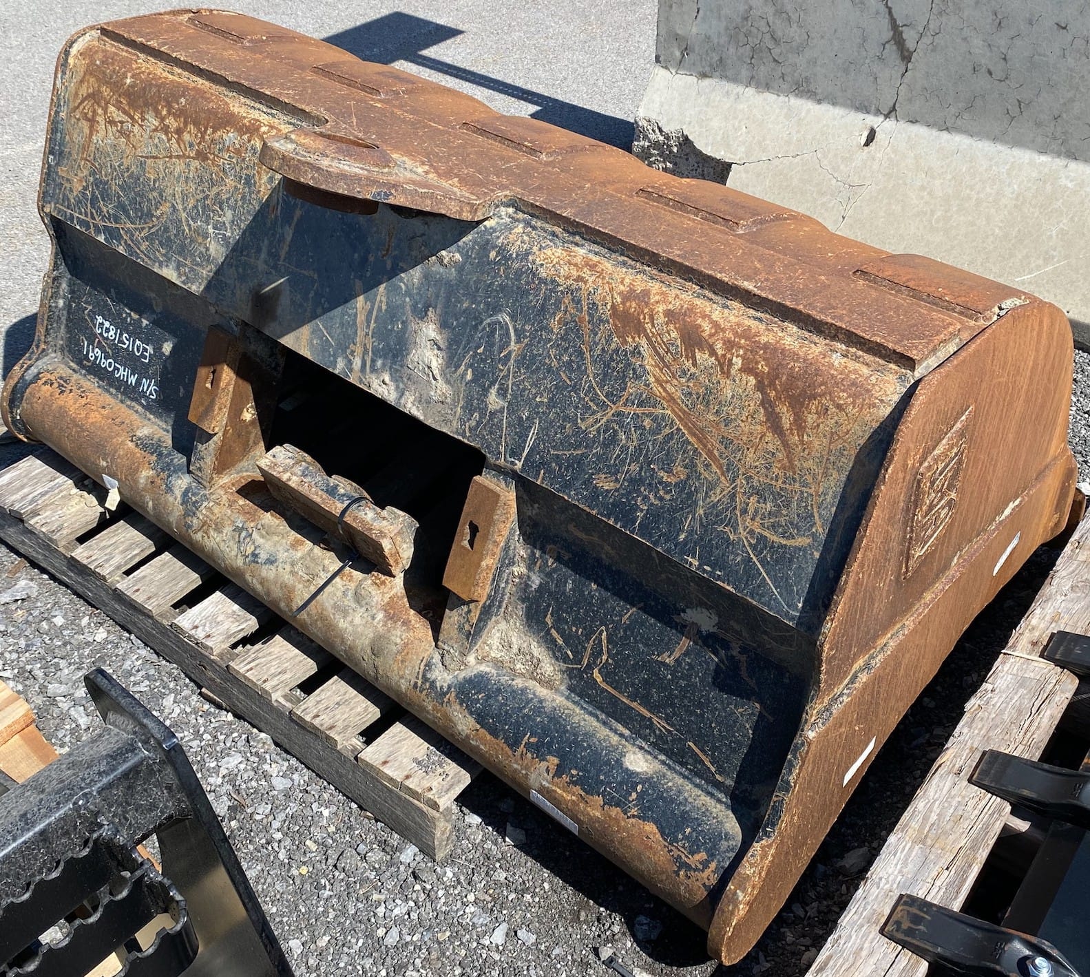 2019 CAT M314F-M318F 60 INCH CLEANING BUCKET