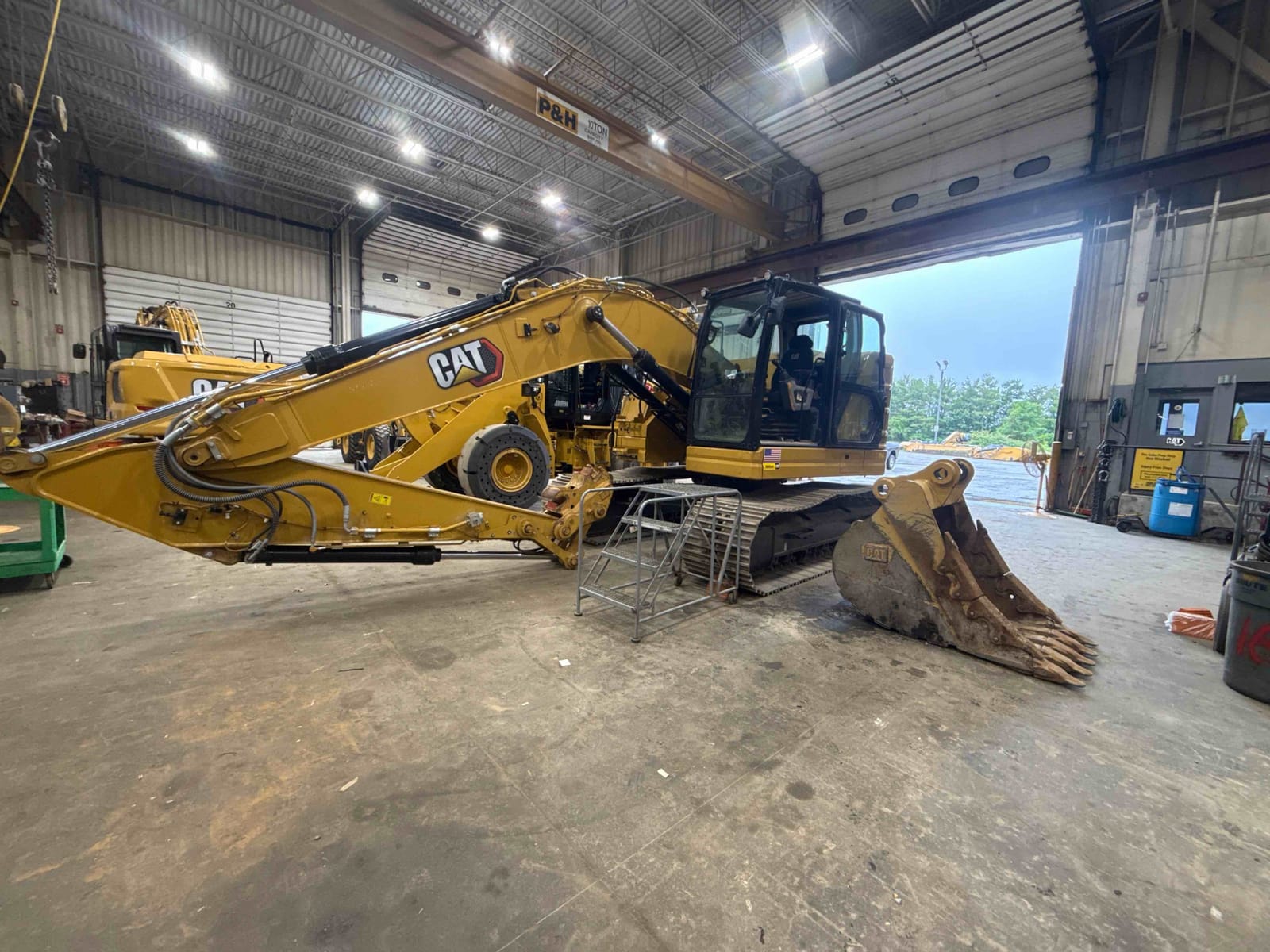 2023 CAT 325