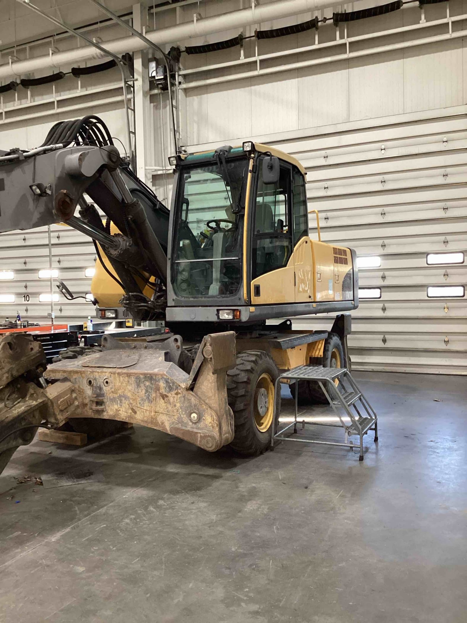 2010 VOLVO EXCAVATORS AB EW210C