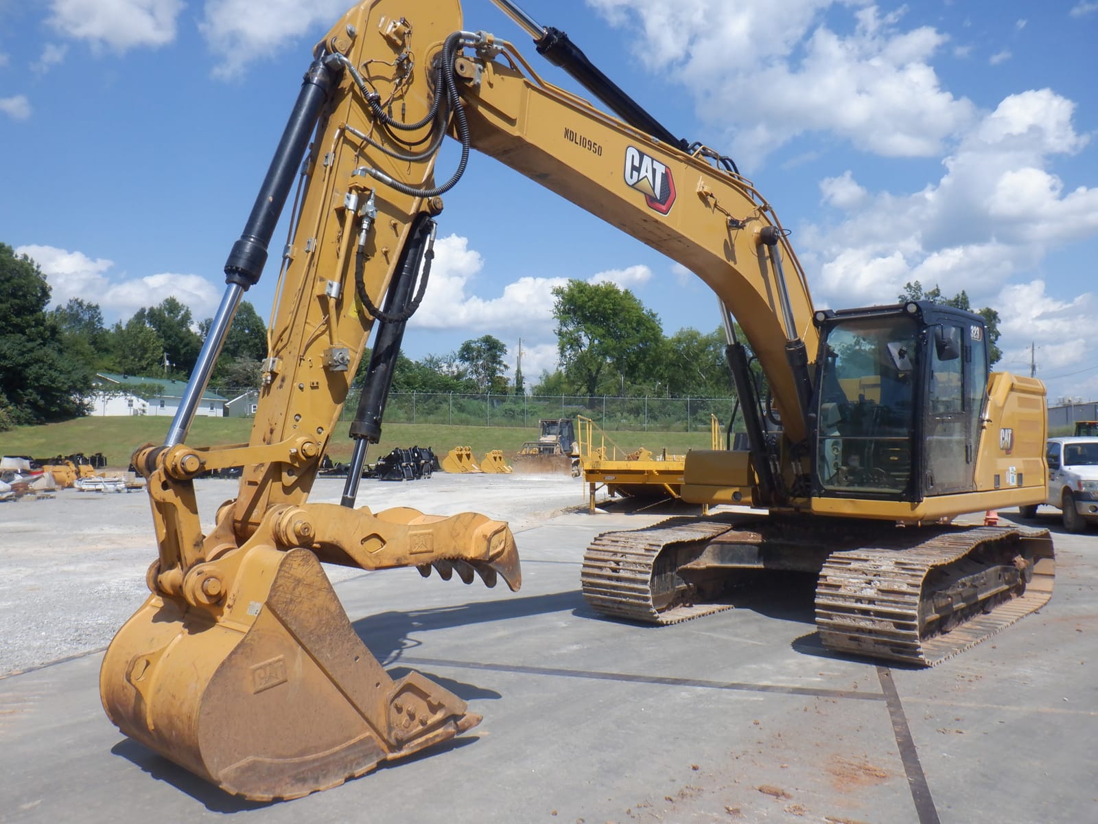 2022 Cat 323