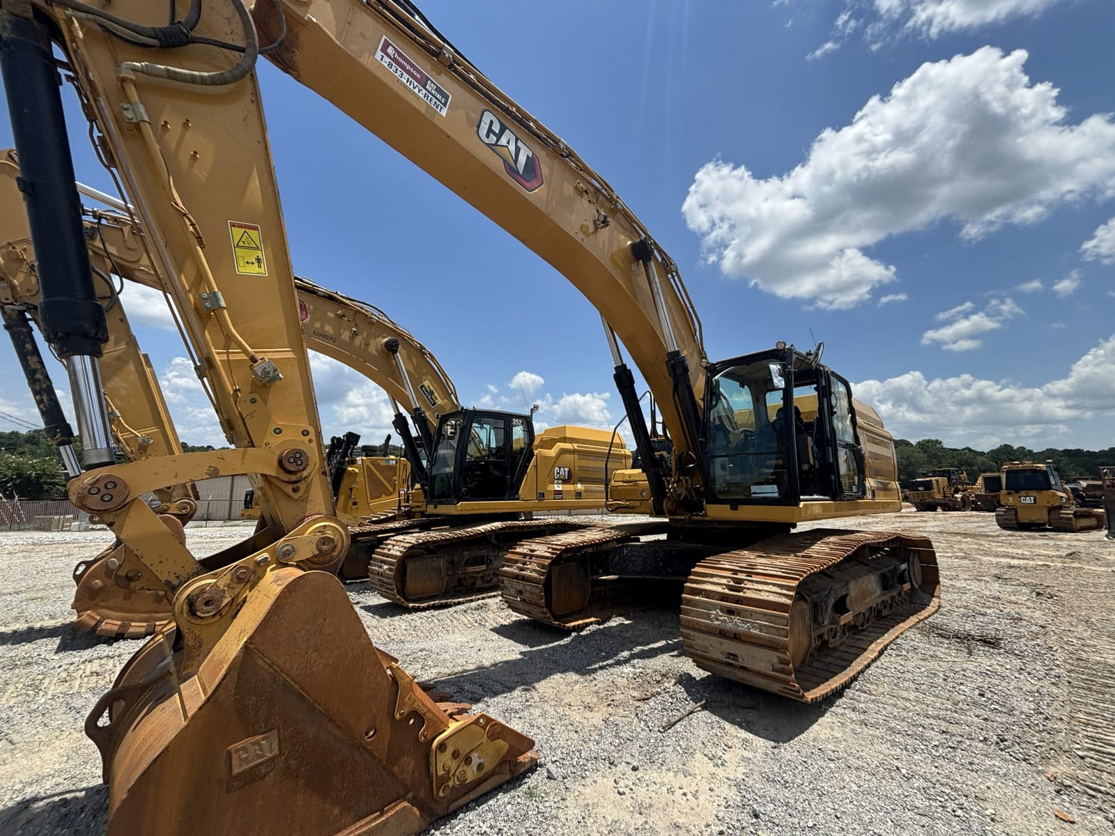 2023 Cat 352