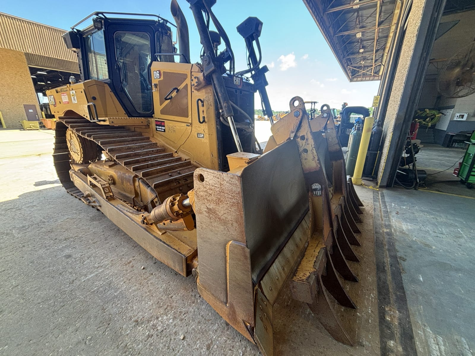 2023 Cat D6