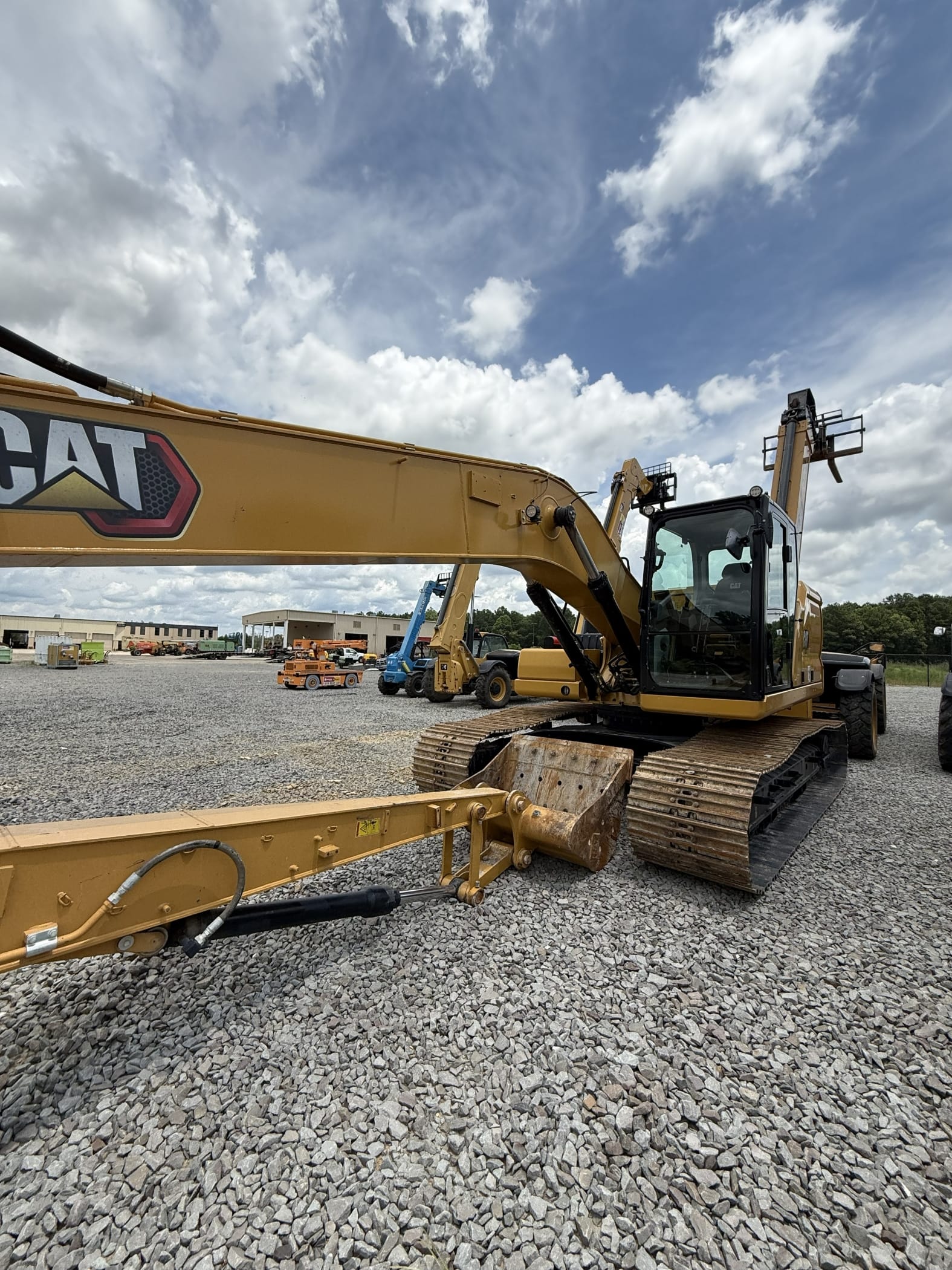 2023 Cat 320LR