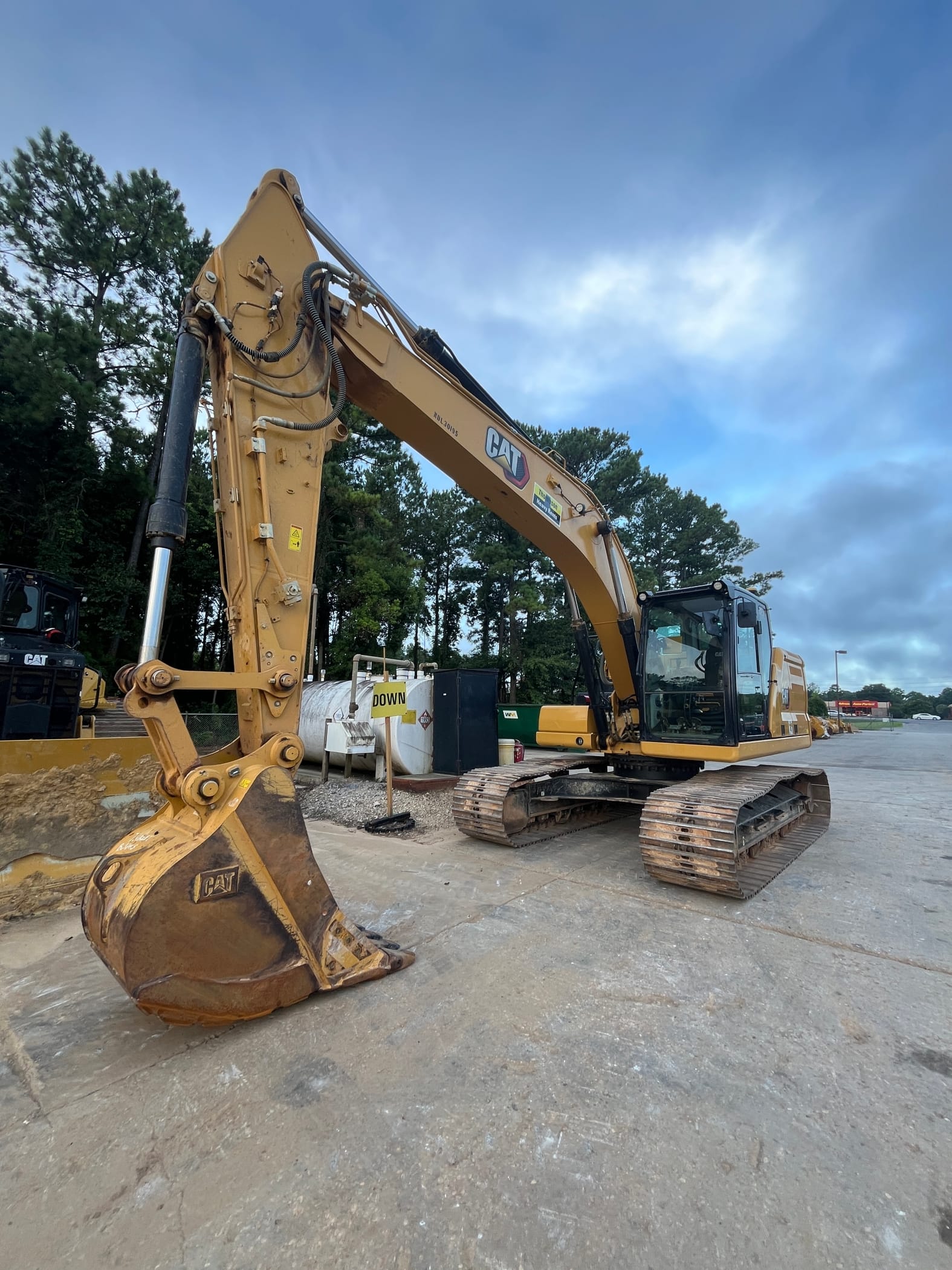 2023 Cat 323