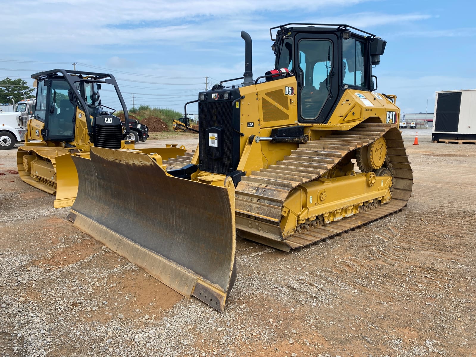 2023 Cat D5