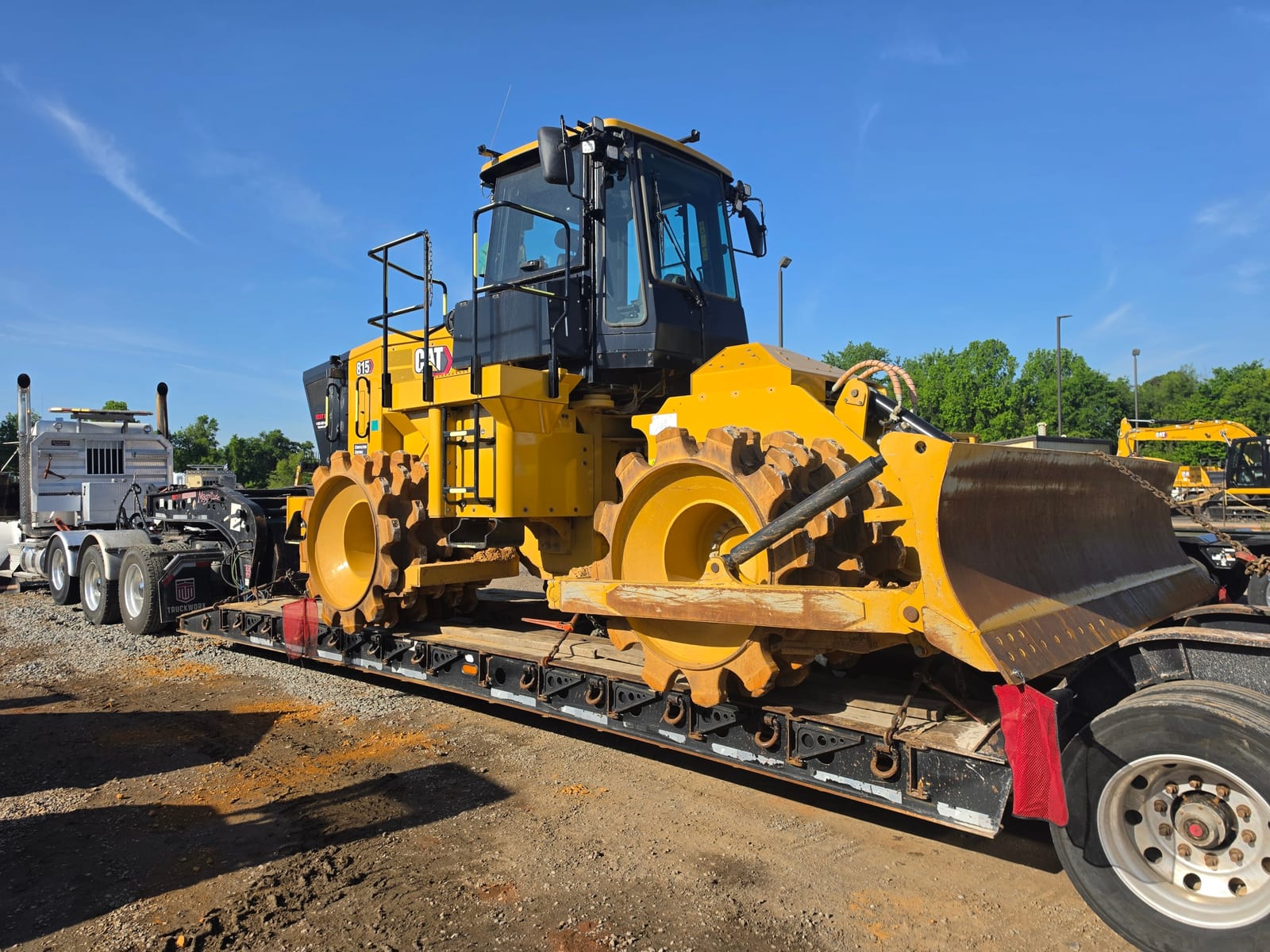 2022 Cat 815