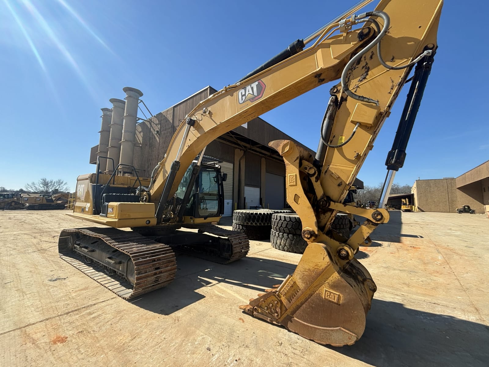 2023 Cat 326