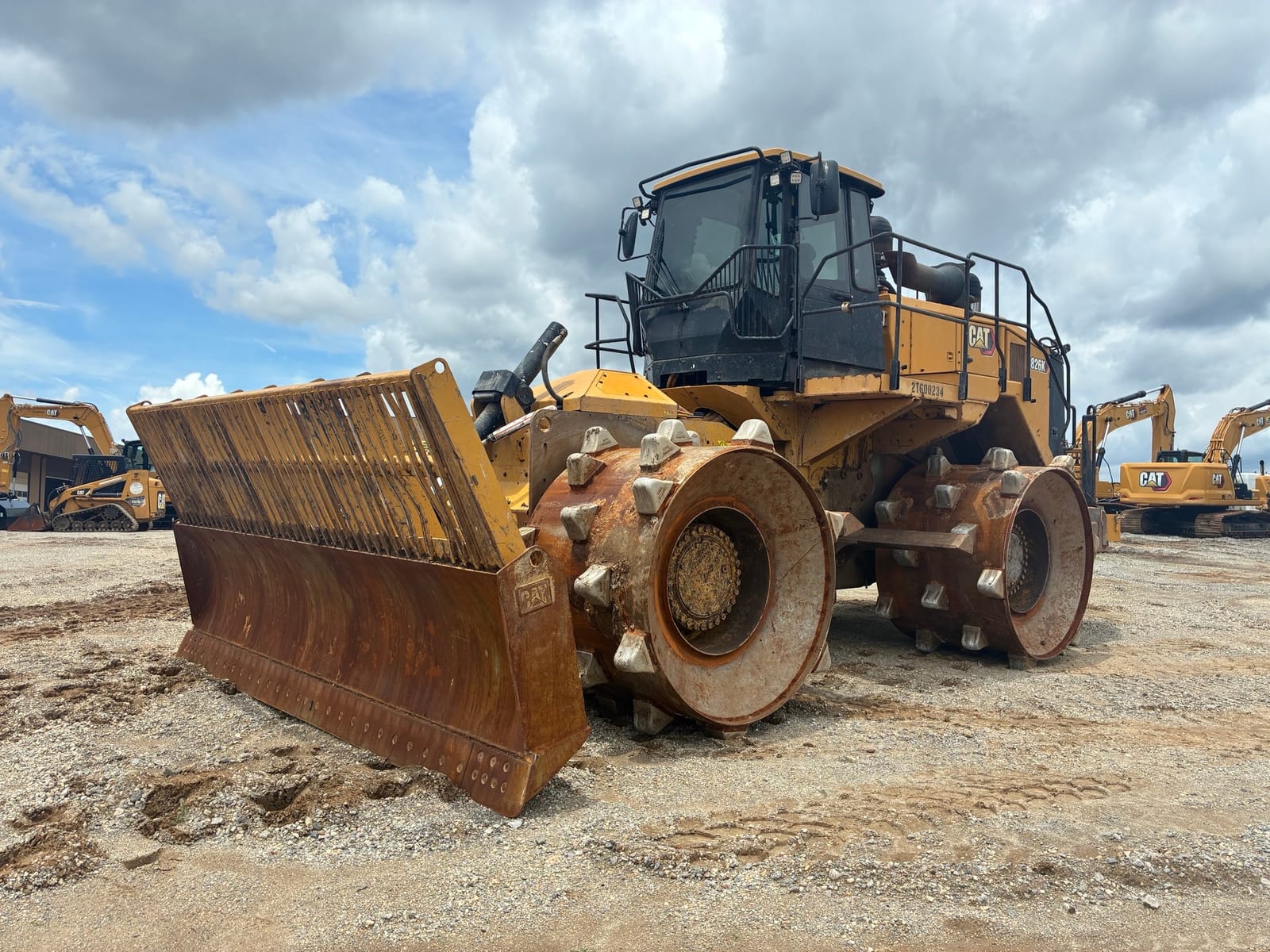 2022 Cat 826K