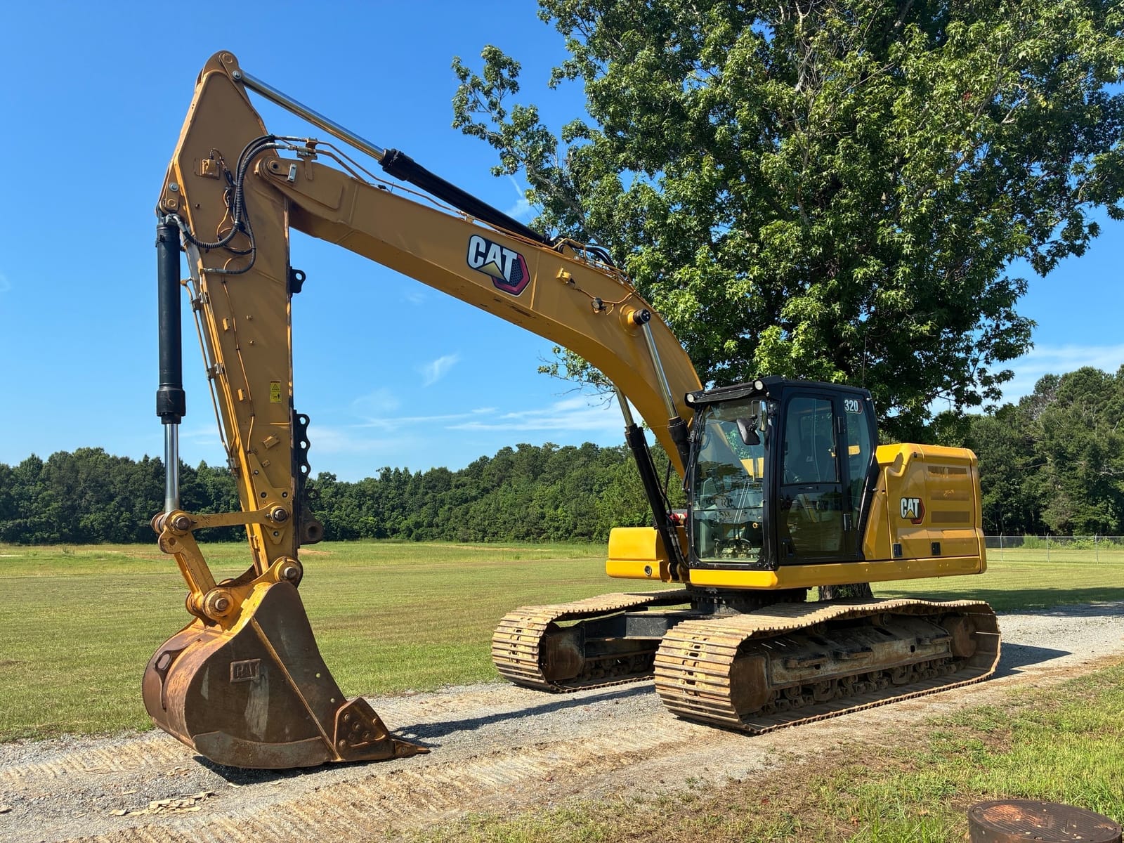 2022 Cat 320