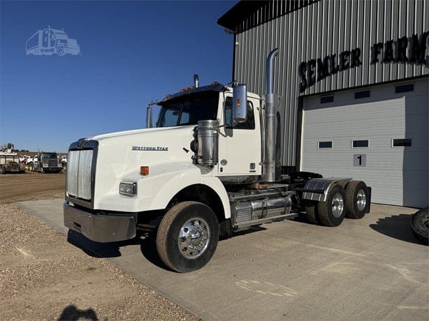 2017 WESTERN STAR 4900