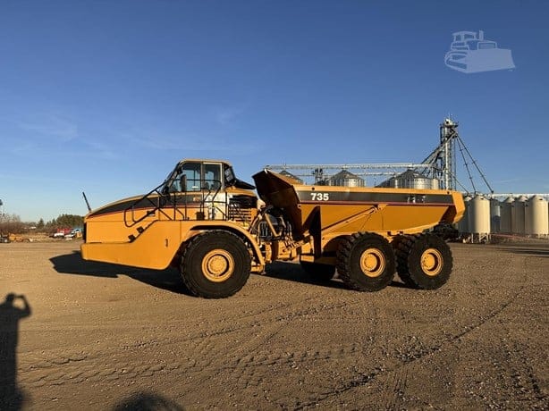2005 CATERPILLAR 735