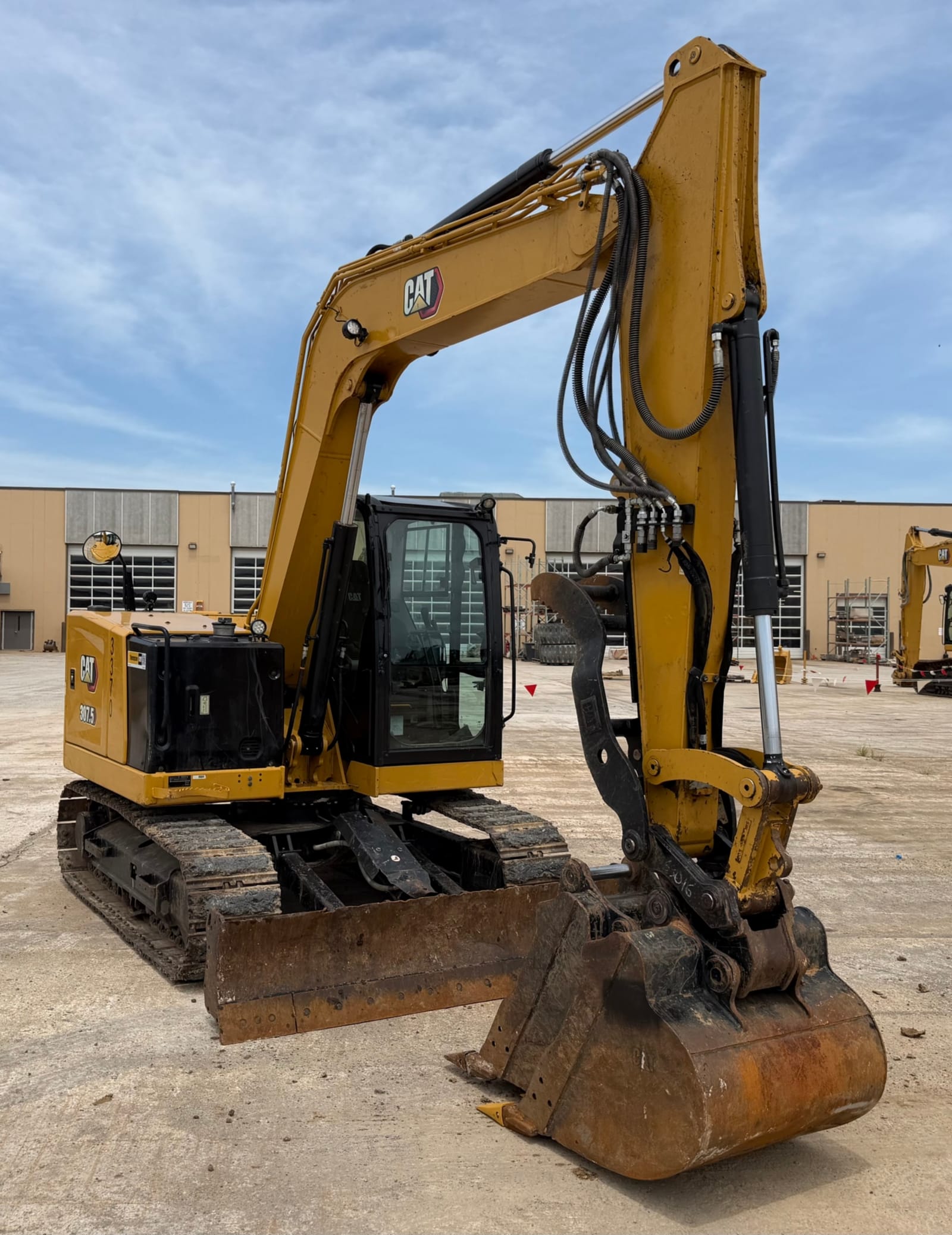 2023 Cat 307.5