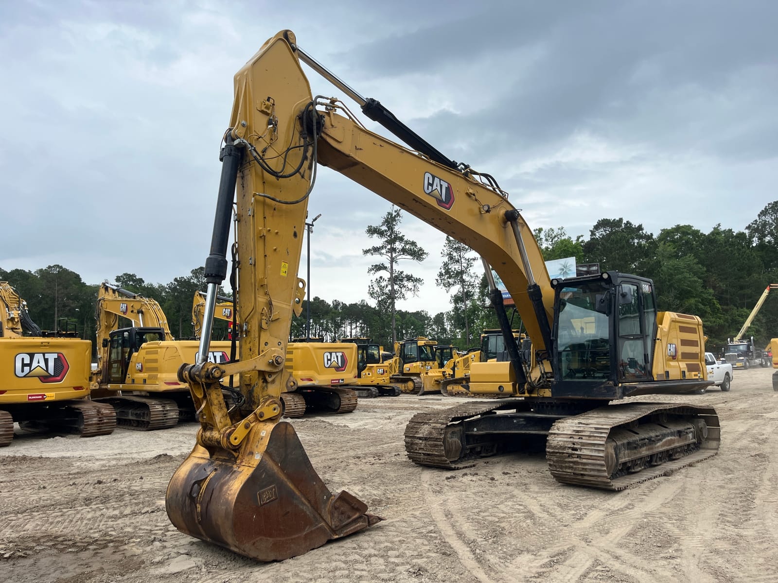 2023 Cat 330
