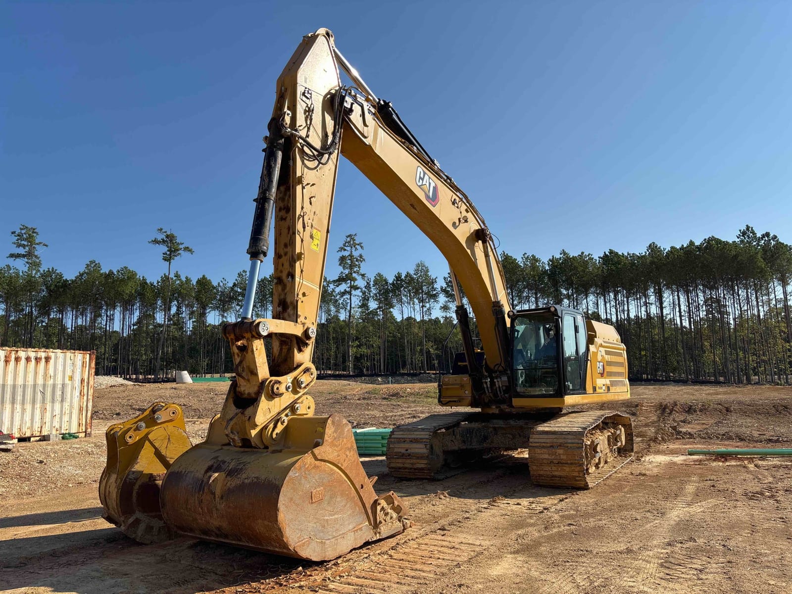 2024 Cat 352