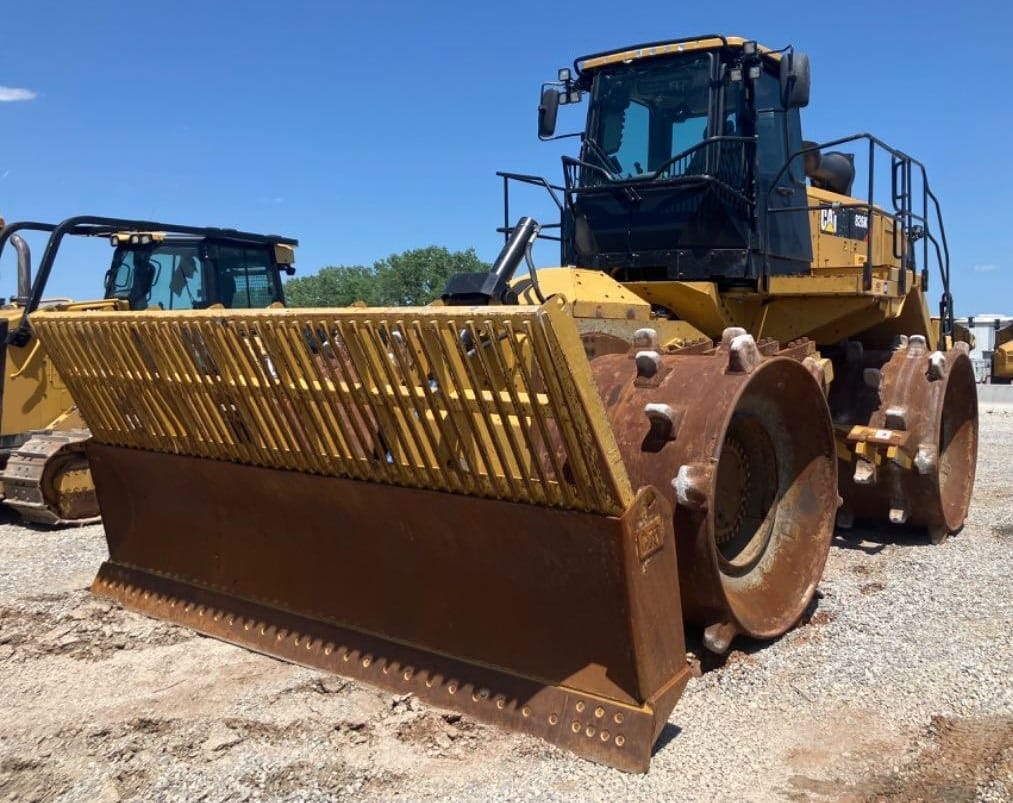 2019 Cat 826K