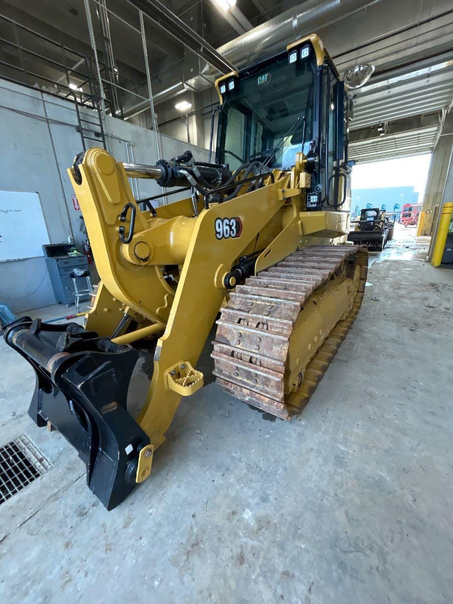 2023 Cat 963-12
