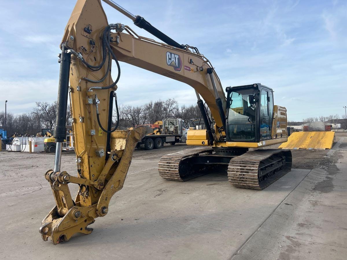2024 Cat 323-079X