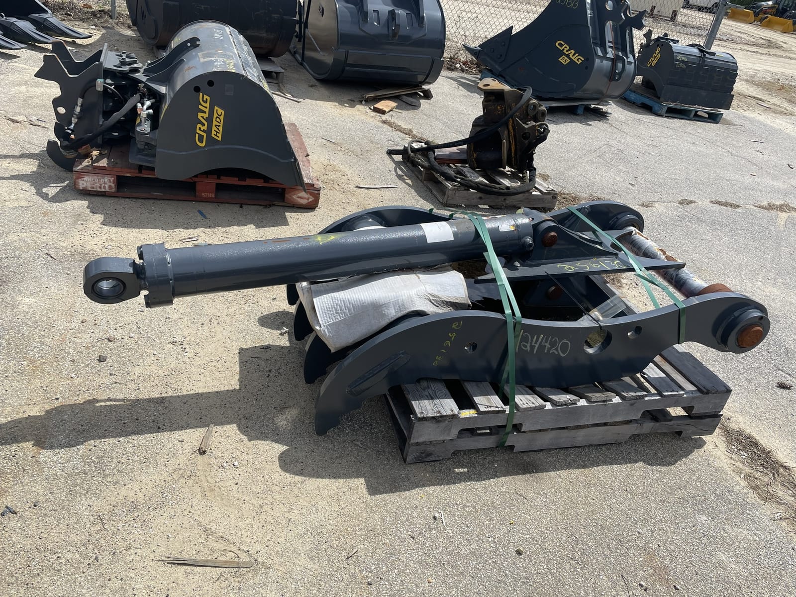 2020 John Deere 345 Direct Pin Hydraulic Thumb