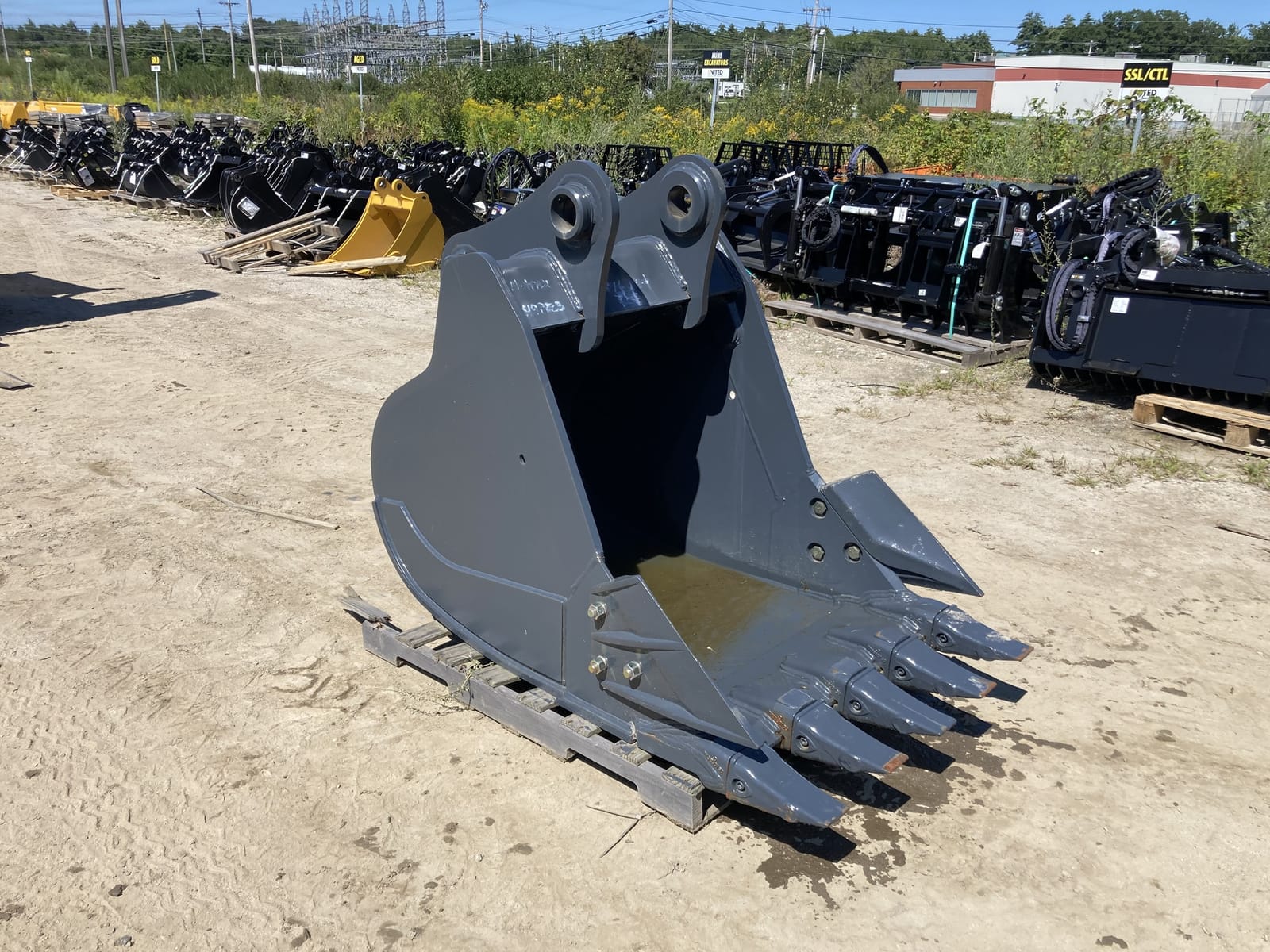 2022 John Deere 210G/245G 36" HD BUCKET 5 TK350 TEETH BYT11159
