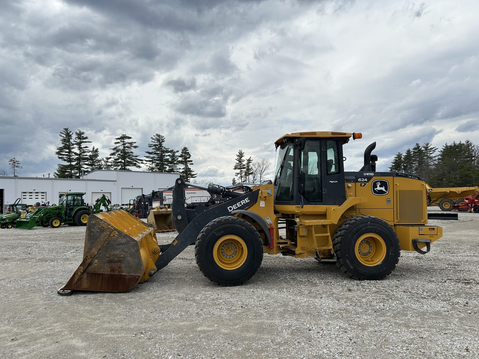 2022 John Deere 624 P