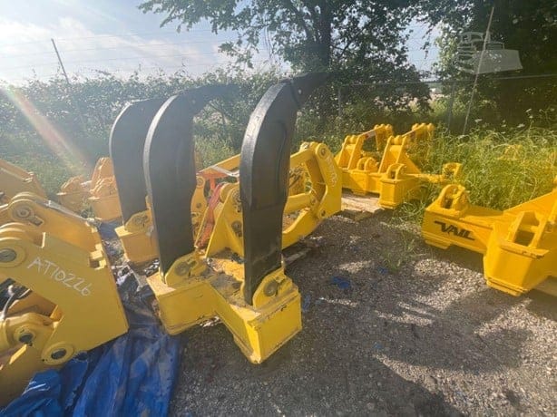 2021 IRONQUIP MULTI-SHANK RIPPER WITH 4 SHANKS FOR A KOMATSU D65