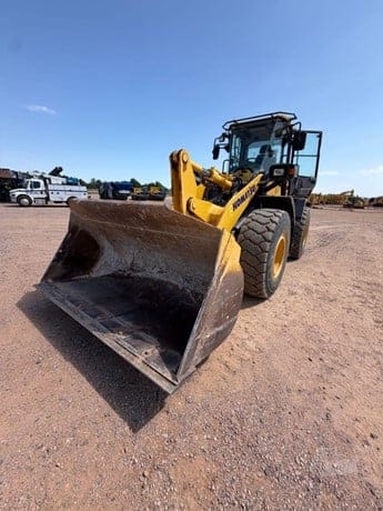 2023 KOMATSU WA270-8