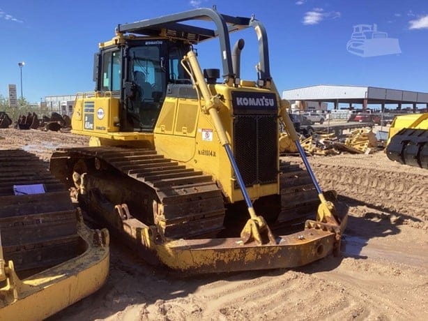 2018 KOMATSU D65PX-18