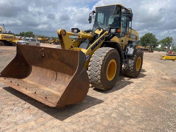 2019 KOMATSU WA270-8