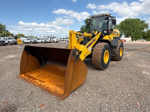 2022 KOMATSU WA270-8