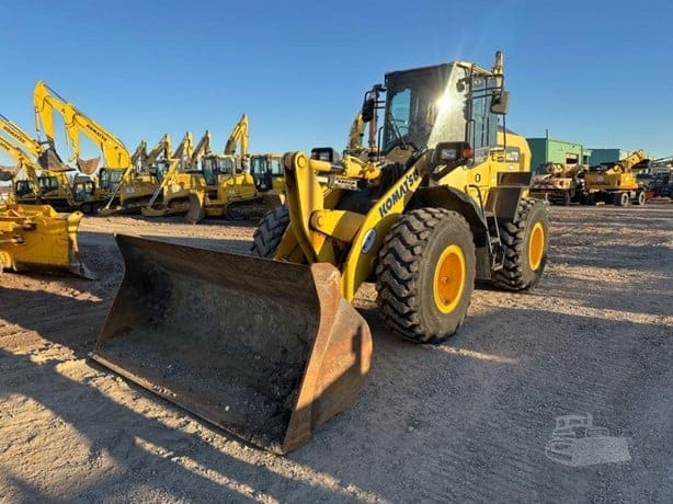 2019 KOMATSU WA270-8