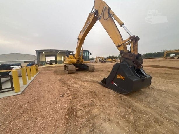 2019 KOMATSU PC360 LC-11