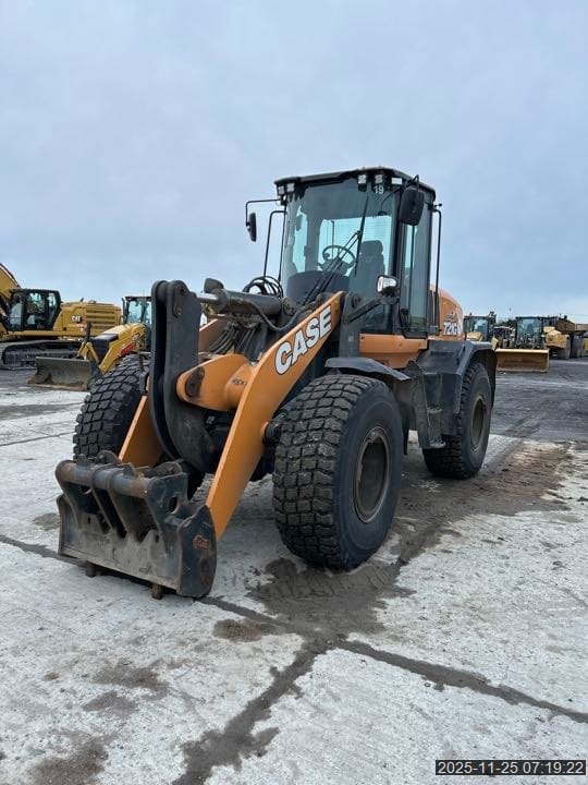 2022 CASE 721G