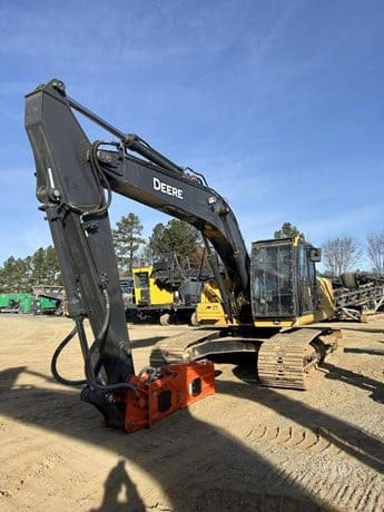2022 DEERE 210G LC