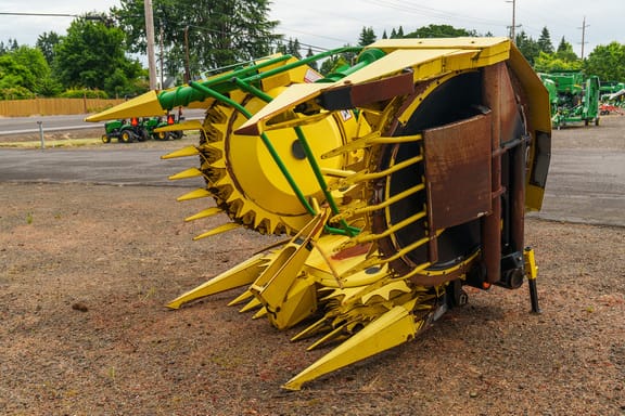 2022 John Deere 676