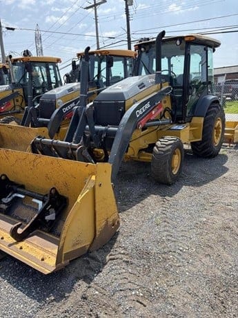 2023 DEERE 210L
