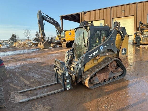 2023 DEERE 317G