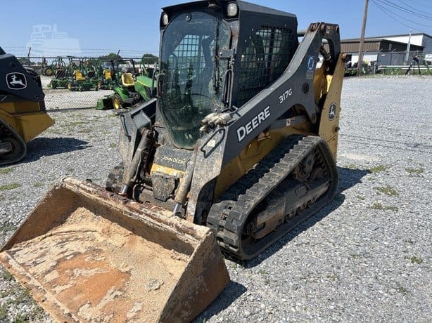 2018 DEERE 317G