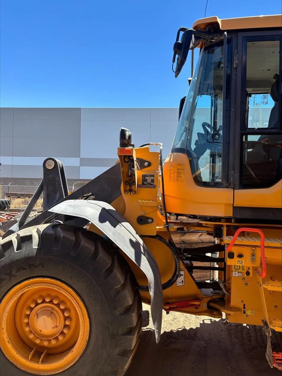 2022 VOLVO L70H