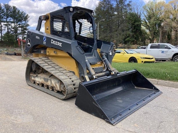 2022 DEERE 331G