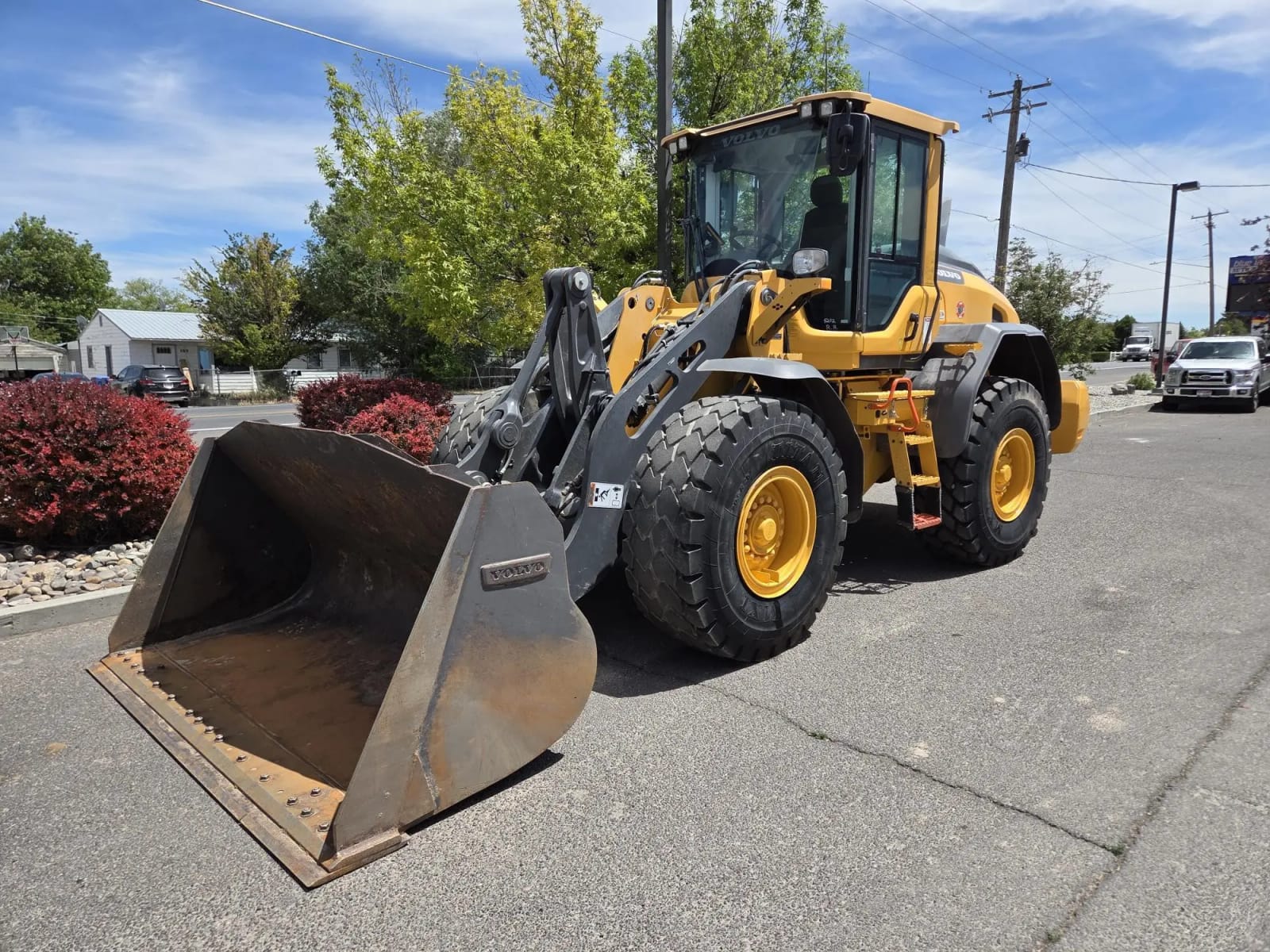 2023 VOLVO L70H